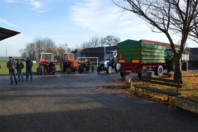 Slika /PU_KK/Vijesti/2019/11/Tribina traktorista u Gotalovu.JPG